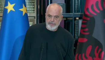 “Rrethojnë makinën e një qytetari dhe e godasin”/ Rama iu përgjigjet sërish Demokratëve Evropianë: A do të dëshironit ta dënonit edhe këtë?