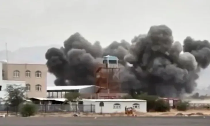 Rriten tensionet edhe në “Detin e Kuq”, rebelët Houthi synojnë ishullin që kontrollon një nga rrugët më të rëndësishme tregtare globale