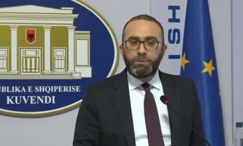 Rritja e pagave të gjyqtarëve, Bardhi “sulmon” projektligjin: Është shkelur vendimi i Këshillit të Legjislacionit