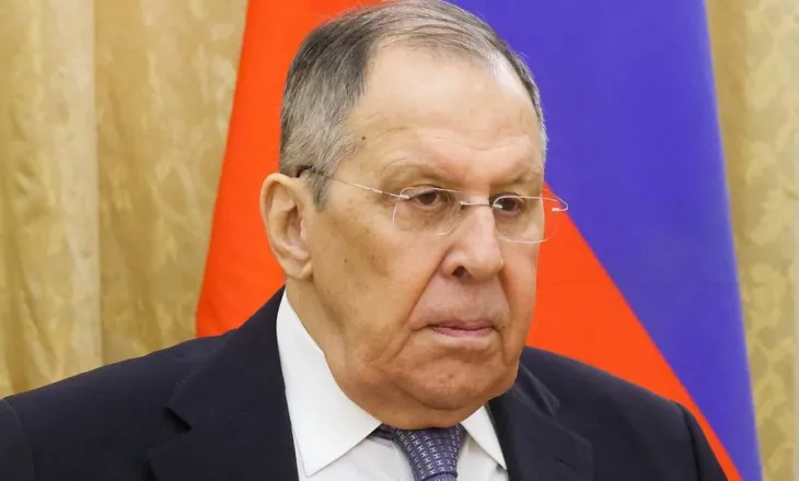 ‘Rusia e gatshme për negociata, por pa armëpushim’- Lavrov: Nëse Zelensky dëshiron të flasë me Putinin, le të vijë në Moskë