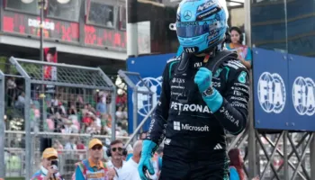 Russell “pole position” në Baku, Antonelli bën aksident, zhgënjejnë Hamilton e Verstappen
