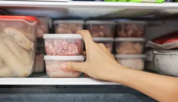 Sa gjatë mund ta ruajmë ushqimin në ngrirje? Ja afatet që duhet të dini