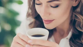 Sa kafe mund të pimë në ditë? Studimi i ri tregon ndikimin tek zemra