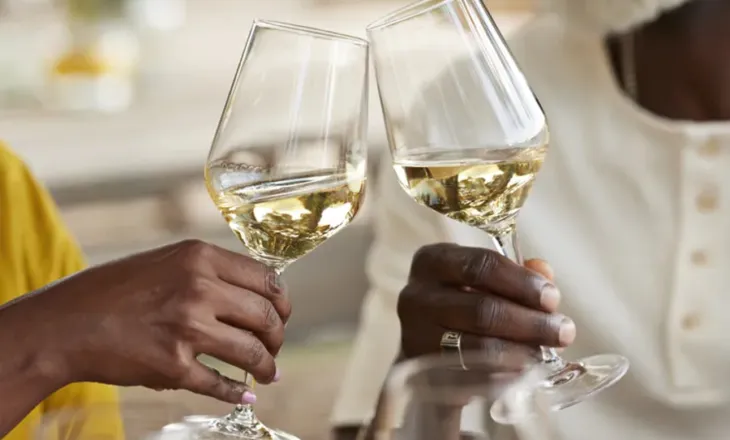 Sa kohë qëndron alkooli në trupin tuaj?