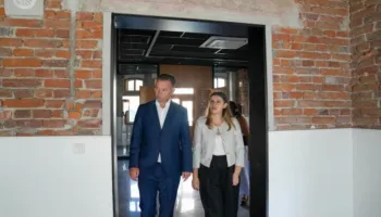 Saranda Bogujevci viziton Mitrovicën e Jugut: Qyteti me potencial për turizëm