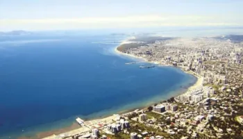 Saranda me fluks turistësh në shtator, vizitorët vazhdojnë të frekuentojnë bregdetin shqiptar edhe gjatë vjeshtës!