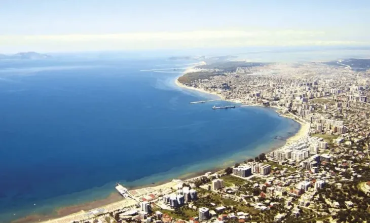 Saranda me fluks turistësh në shtator, vizitorët vazhdojnë të frekuentojnë bregdetin shqiptar edhe gjatë vjeshtës!