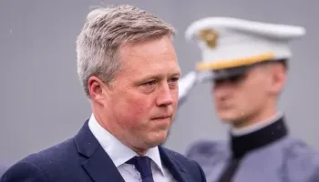 Sekretari i ushtrisë amerikane jep dorëheqjen pas muajsh tensionesh