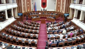 Sesion i ri, beteja të vjetra! Kuvendi rikthehet më 8 shtator, PS përgatit hartën me 46 bashki, PD paralajmëron betejë në Kushtetuese