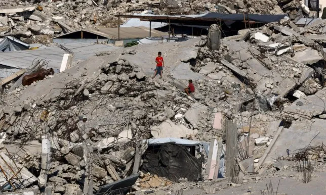 Shembet ndërtesa 6-katëshe në Gaza, 8 të vdekur dhe mbi 60 persona nën rrënoja –