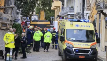 Shembet ndërtesa në Athinë/ Tre nga të zhdukurit janë shqiptarë, ende nën rrënoja