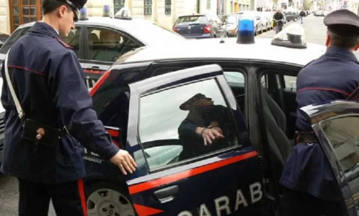 Sherr për një vajzë/ 22-vjeçari shqiptar plagos rëndë me thikë marokenin në Itali: Do ju vras!