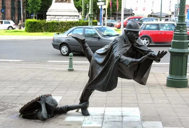 SHIKONI 11 skulptura të çuditshme, të pazakonta, por interesante (Foto)
