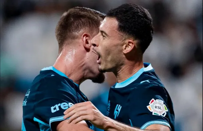 Shkëlqejnë dy yjet e ardhur nga Premier League, Al-Hilal luan “tenis” ndaj kundërshtarit (video)