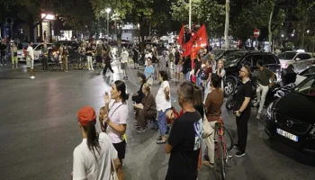SHOKUESE/ Bllokuan rrugët dhe sulmuan një makinë…Policia: Tre protestues me drogë në xhepa
