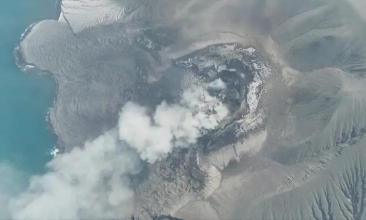 Shpërthen vullkani Krakatau, hiri vullkanik paralizon fluturimet në 6 aeroporte të Indonezisë