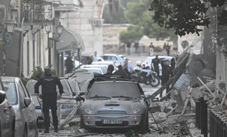 Shpërthim i fuqishëm në Athinë, shembet ndërtesa, tre shqiptarë nxirren pa shenja jete, mes tyre motër e vëlla