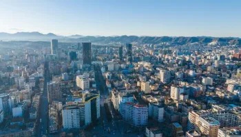 Shqipëria “fshat i madh”? Vetëm 6 bashki klasifikohen kryesisht si qytete