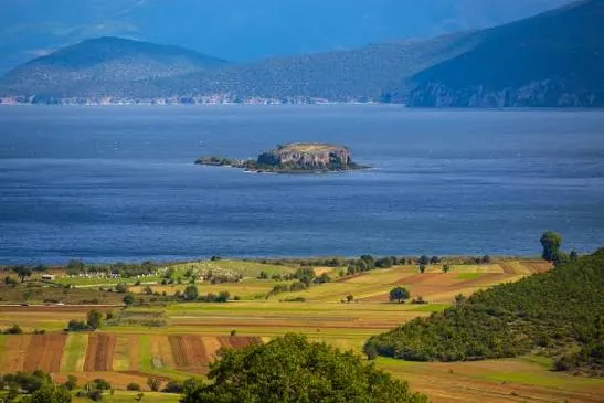 Shqipëria, Greqia dhe Maqedonia e Veriut synojnë nominimin e Prespës në UNESCO