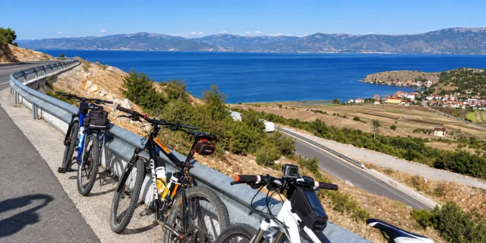 Shqipëria hyn në 15 itineraret e rrugëve më të bukura për biçikleta në botë