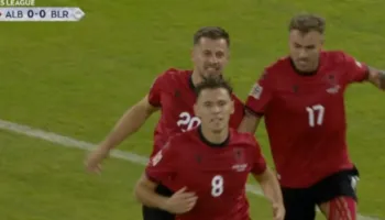 Shqipëria nuk e diskuton Bjellorusinë, kuqezinjtë e mbyllin në avantazh të dyfishtë pjesën e parë (video)