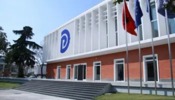 Shqipëria të ketë 100 bashki e 12 qarqe, PD depoziton projektligjin e saj për ndarjen territoriale