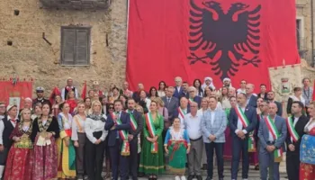 Shqiptarët bashkohen në Kalabri/ Nga trashëgimia arbëreshe te mesazhi “Liri për çlirimtarët”