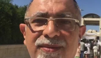 Shtetasi amerikano-iranian lirohet nga burgu në Teheran, por nuk mund të largohet nga Irani
