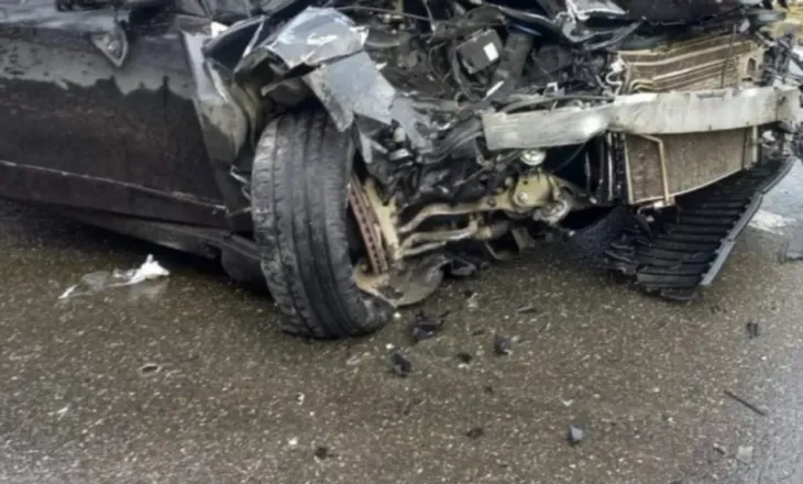 Shum e rënd: Aksidenti i frikshëm u merr jetën nënës dhe fëmijës 2-vjeçar