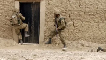 Si po i ndihmon Al-Kaida sulmet e militantëve në Pakistan