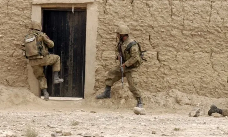 Si po i ndihmon Al-Kaida sulmet e militantëve në Pakistan
