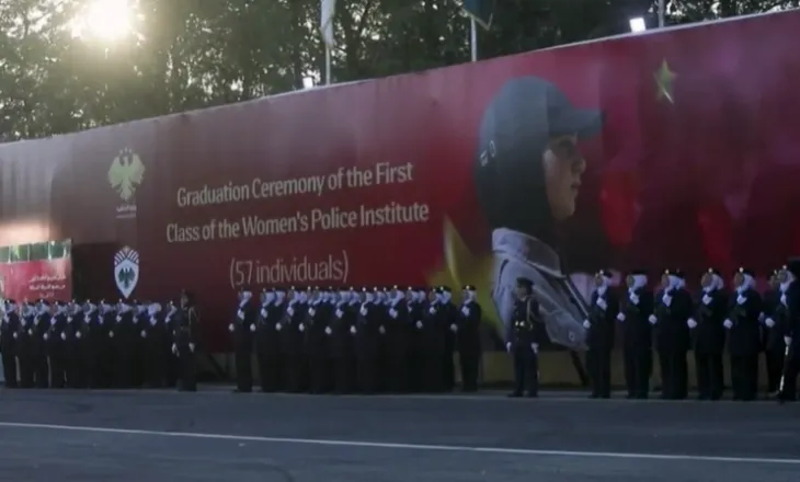 Siri/ Diplomohen gratë e para në Akademinë e re të Policisë