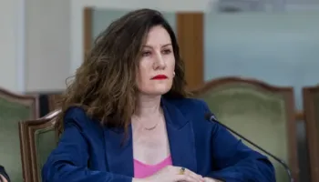 Skandali i AKSHI-t/ SPAK kërkoi “arrest shtëpie” për drejtuesen e SHISH, ndalohet në Morinë Vlora Hyseni