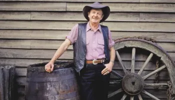 Slim Dusty, historia e Australisë e treguar përmes këngës