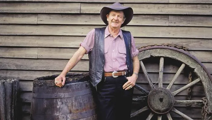Slim Dusty, historia e Australisë e treguar përmes këngës