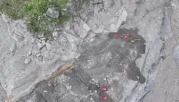 Solidaritet dhe mbështetje për banorët nepalezë të bllokuar nga rrëshqitjet e dheut