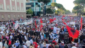Sot dita e 102-të e protestës, qytetarët të vendosur deri në largimin e qeverisë: Ju erdhi fundi!