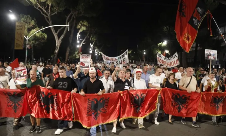 Sot dita e 105-të e protestës, në shesh edhe shqiptarët e diasporës: Rama jepe dorëheqjen!
