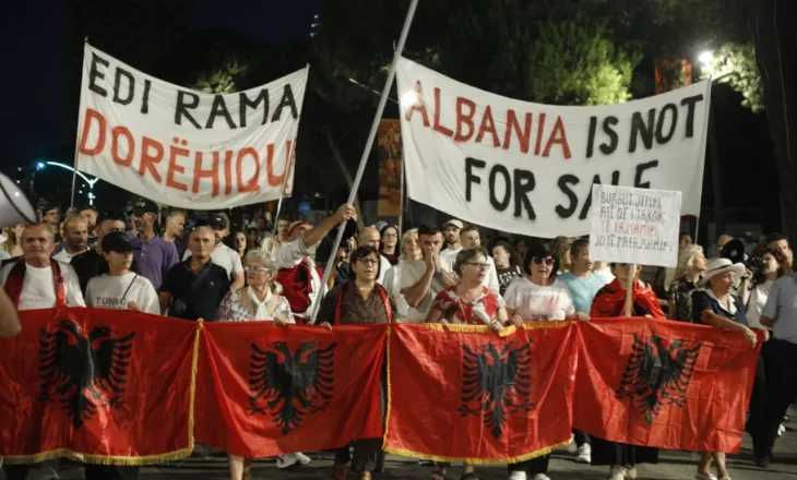 Sot dita e 113-të e revoltës, qytetarët vazhdojnë qëndresën kundër qeverisë: Edi Rama jep dorëheqjen!