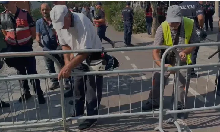 Sot seanca e parë plenare, policia “blindon” me gardh metalik rrugën që të çon te Kuvendi