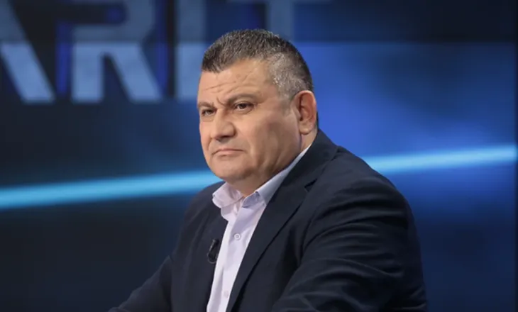 SPAK I DHA PUBLIKUT VETEM SHKUMEN E TORTES/ KIKIA: HISTORIA, NJE POKER SPIUNESH