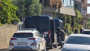 SPAK zbarkon në Shkozet, kontrolle në restorantin ku dyshohej se fshihej Ergys Agasi