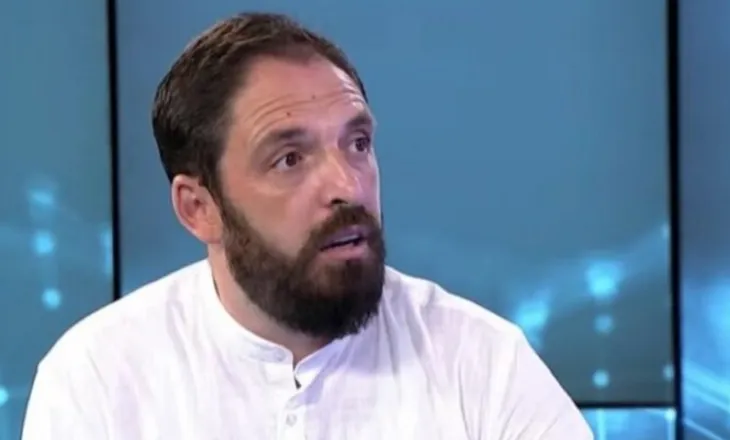“Specialja kriminalizoi procesin!”- Analisti kosovar paralajmëron: Pa ikur Kurti nga pushteti, beteja në Hagë është e humbur!