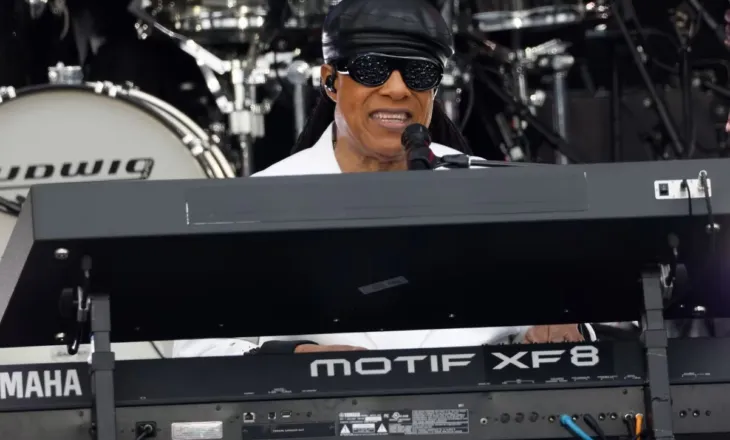 Stevie Wonder rikthen “Songs in the Key of Life” në skenë, 50 vjet pas publikimit