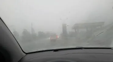 Stuhi në Elbasan! Rugët nën ujë, vështirësohet qarkullimi