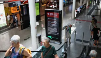 Stuhia e fuqishme ‘paralizon’ verilindjen e SHBA-së, shpallet gjendja e jashtëzakonshme në New York e New Jersey