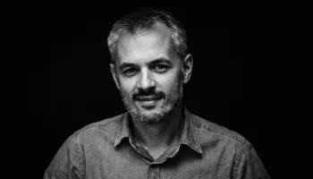STUHIA E HAGES NE KOSOVE/ Analisti: Vetëm një qeveri e gjerë mund ta përballojë momentin