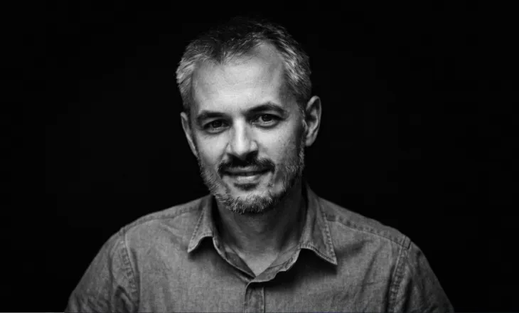 STUHIA E HAGES NE KOSOVE/ Analisti: Vetëm një qeveri e gjerë mund ta përballojë momentin