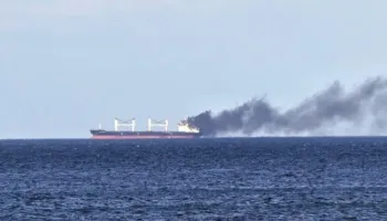 Sulmohet nga dronët anija ruse në Detin e Zi, zjarr dhe tre marinarë të plagosur në portin e Novorossiysk –