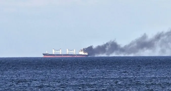 Sulmohet nga dronët anija ruse në Detin e Zi, zjarr dhe tre marinarë të plagosur në portin e Novorossiysk –
